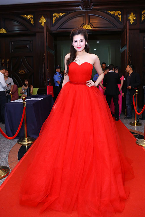 Dàn sao rực rỡ váy áo quyến rũ trên thảm đỏ Hoa hậu Hoàn vũ 2015