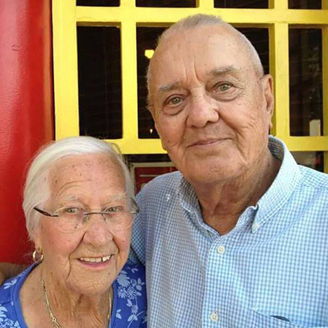 Cặp vợ chồng yêu nhau gần 90 năm và qua đời gần như cùng lúc 4