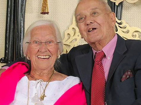 Cặp vợ chồng yêu nhau gần 90 năm và qua đời gần như cùng lúc 5