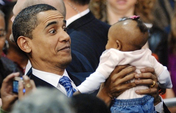 Tổng thống Obama bên trẻ nhỏ 4