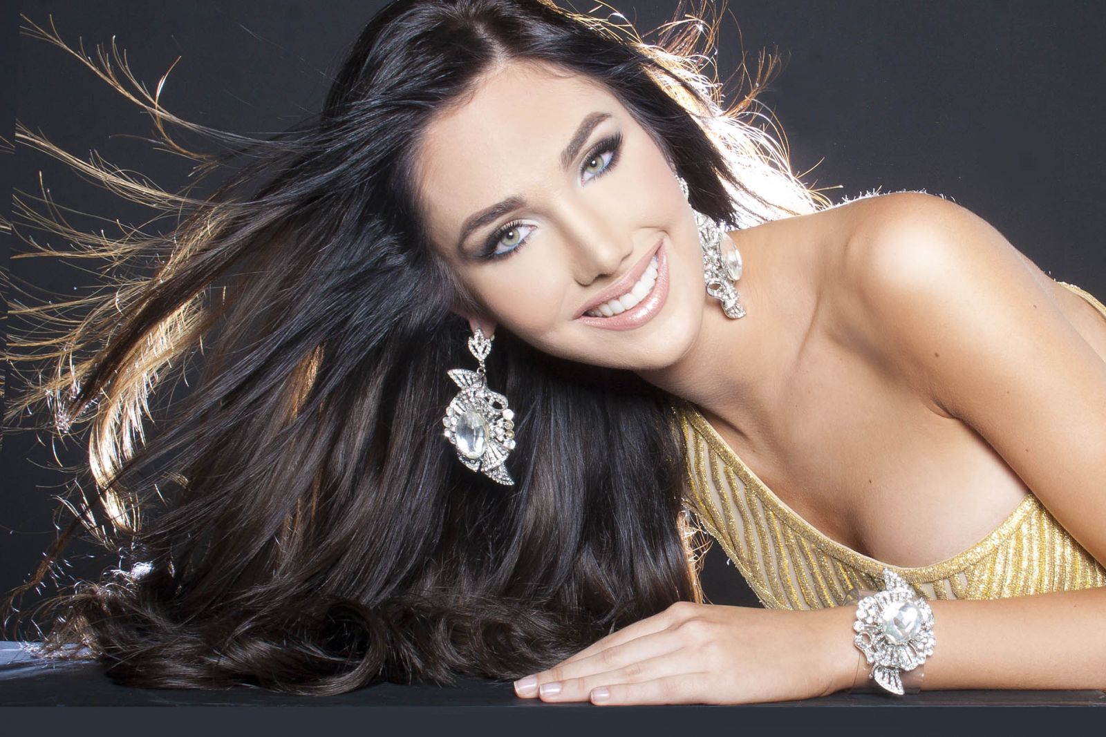 Cận cảnh nhan sắc Hoa hậu Quốc tế 2015 Edymar Martinez