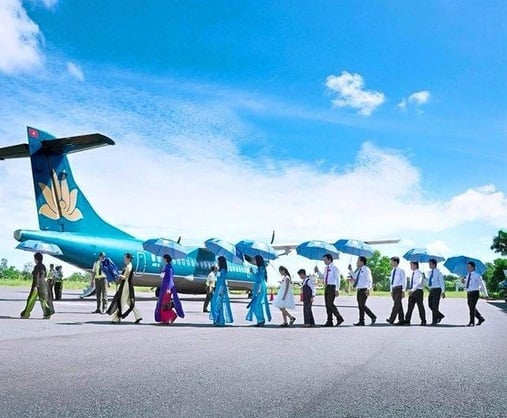 Tiết lộ bất ngờ của cặp đôi rước dâu bằng máy bay Vietnam Airline