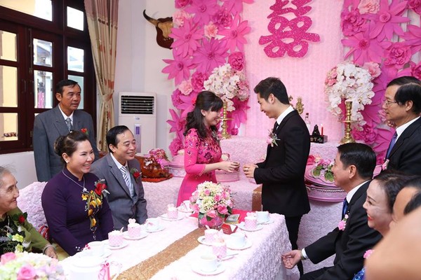 Tiết lộ bất ngờ của cặp đôi rước dâu bằng máy bay Vietnam Airline