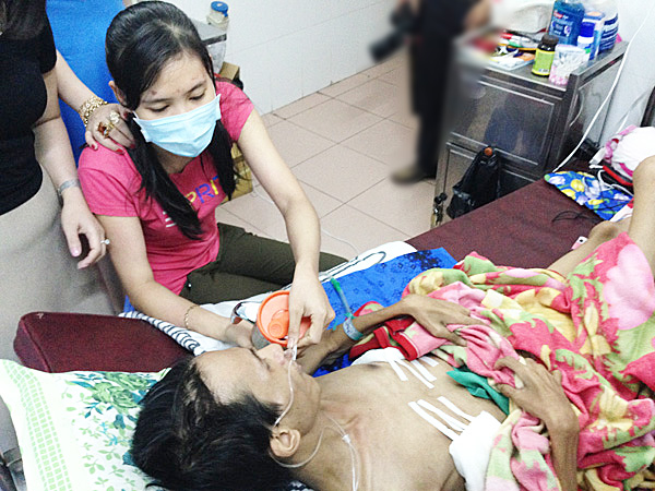 Những bóng hồng tận tuỵ khi sao Việt mắc bạo bệnh