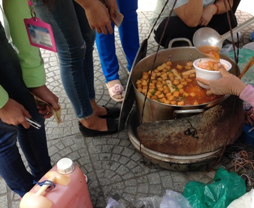 Những bữa ăn bẩn của sinh viên Việt Nam 
