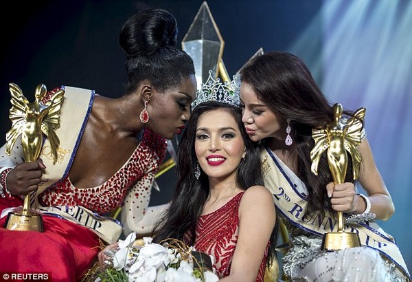 Cận cảnh nhan sắc quyến rũ của Hoa hậu chuyển giới quốc tế 2015