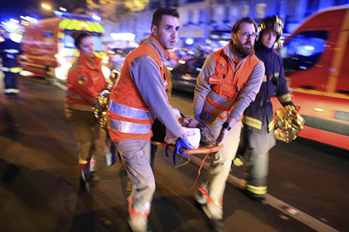 Khủng bố tại Paris: Nước Pháp tang thương, thế giới chấn động