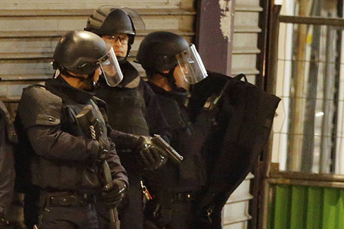 Khủng bố ở Pháp: Nhóm tấn công gồm 9 người hoặc hơn
