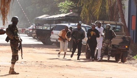 Khủng bố tấn công khách sạn ở Mali, Pháp điều cảnh sát tới hỗ trợ