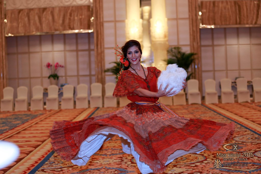 Những hình ảnh đầu tiên của Lan Khuê tại Hoa hậu Thế giới 2015 9