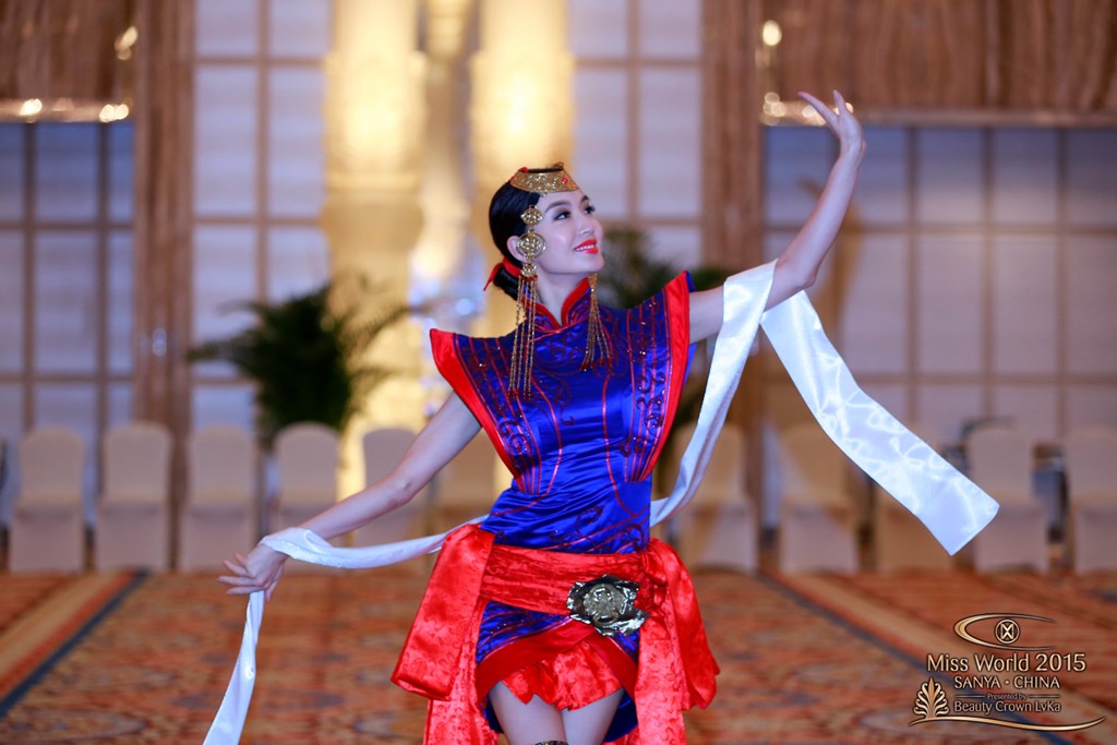 Những hình ảnh đầu tiên của Lan Khuê tại Hoa hậu Thế giới 2015 8