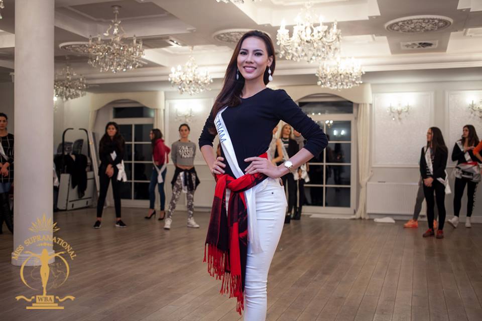 Lan Khuê xinh đẹp tại Miss World, Lệ Quyên bị chê diện đồ 'quê' 9
