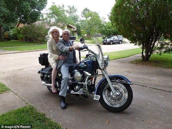 Cặp vợ chồng trăm tuổi học mốt chụp ảnh cưới ngày ấy - bây giờ