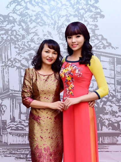 Cận cảnh nhan sắc trẻ đẹp bất ngờ của mẹ hoa hậu, á hậu Việt