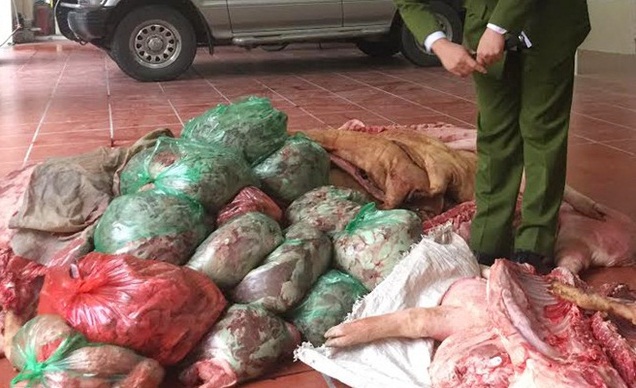 Tuồn 1 tấn thịt lợn bẩn vào chợ Phùng Khoang