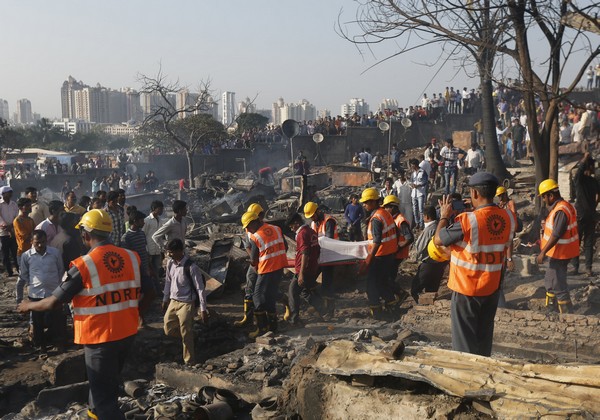 Nổ bình gas liên tiếp khiến 1000 ngôi nhà ở Ấn Độ bị thiêu rụi 2