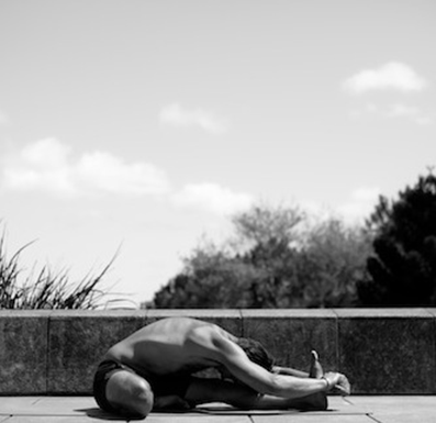 động tác yoga chữa đau đầu