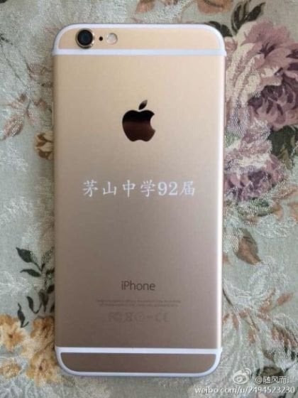 Đại gia tặng mỗi người bạn một chiếc Iphone 6s làm quà họp lớp