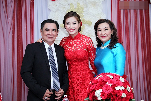 Cận cảnh tiệc đính hôn rực rỡ như cổ tích của Á hậu Diễm Trang