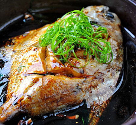 Cách làm cá trắm đen hấp xì dầu tại nhà ngon như nhà hàng