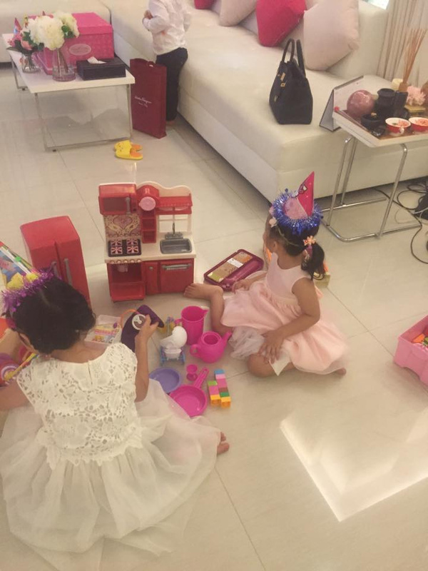 Thủy Tiên tổ chức sinh nhật hoành tráng cho con gái