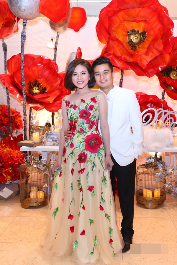 Cận cảnh 3 bộ váy cưới tuyệt đẹp trong ngày vu quy của Vân Trang