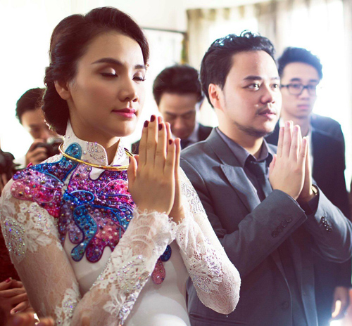 Cận cảnh áo dài cưới độc, lạ của Á hậu Trang Nhung