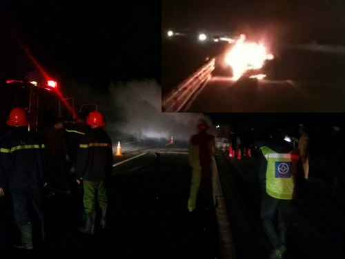 Xe Lexus bốc cháy dữ dội trên đường cao tốc Hà Nội-Hải Phòng
