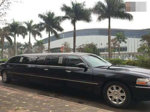 Lễ ăn hỏi Á hậu Trà Mi hoành tráng với dàn siêu xe limousine 