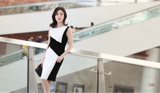 Váy đen trắng thanh lịch tôn dáng cho nàng công sở hiện đại
