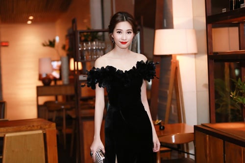 Hoa hậu Đặng Thu Thảo đẹp không tì vết với váy lông vũ 