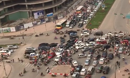 Con đường Hà Nội có tới 5 làn xe ô tô
