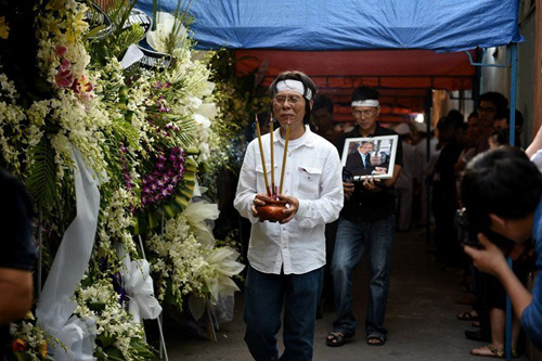 Rớt nước mắt với những hình ảnh tại tang lễ nhạc sĩ Nguyễn Ánh 9 