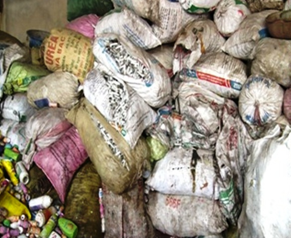 Hơn 100 bao tải chứa kim tiêm dính máu bị phát hiện ở Thái Bình