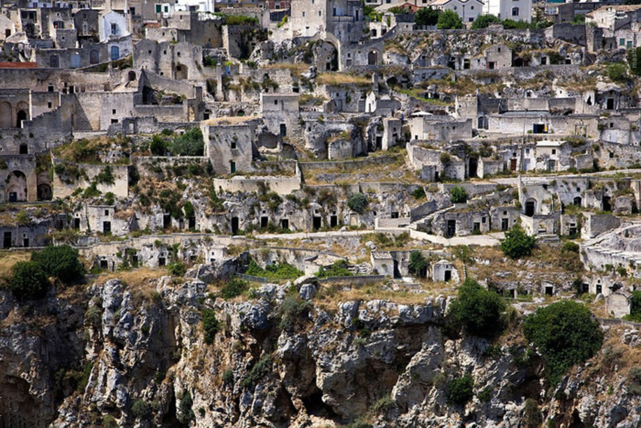 Kỳ lạ thị trấn sống ở hang đá 9.000 năm tuổi, không điện nước