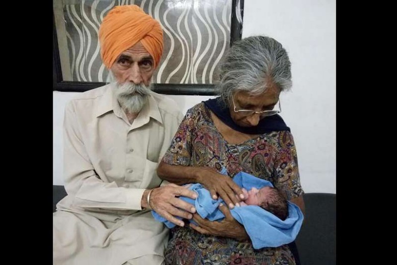 Kỳ lạ: bà cụ ở Ấn Độ 72 tuổi lần đầu làm mẹ