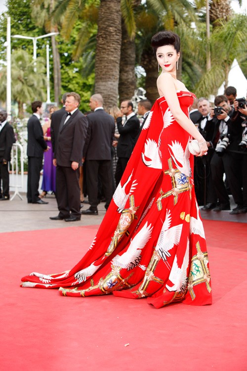 Những mẫu váy gợi cảm nhất trên thảm đỏ LHP Cannes 9