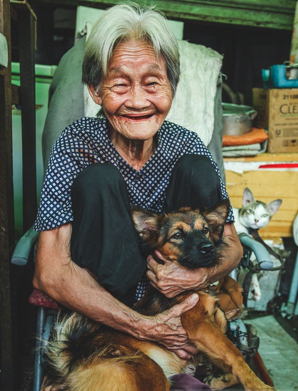 Cụ bà bán rau nuôi chó, mèo ở Sài Gòn đã qua đời