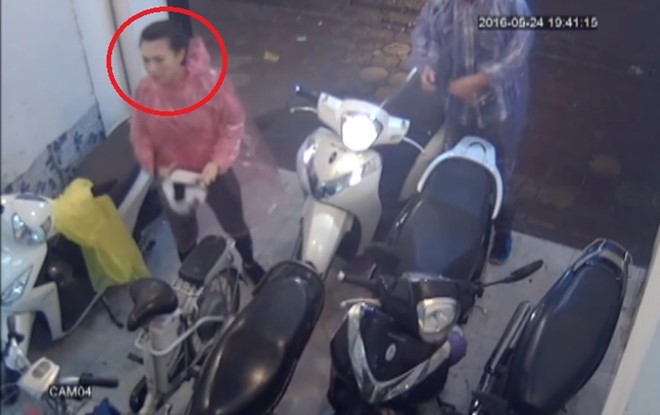 Camera ghi lại cảnh đôi nam nữ dàn cảnh trộm SH ở Hà Nội