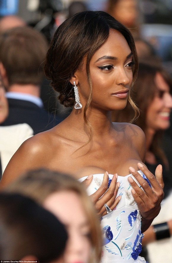 Những sự cố váy áo của sao thế giới tại Cannes 9