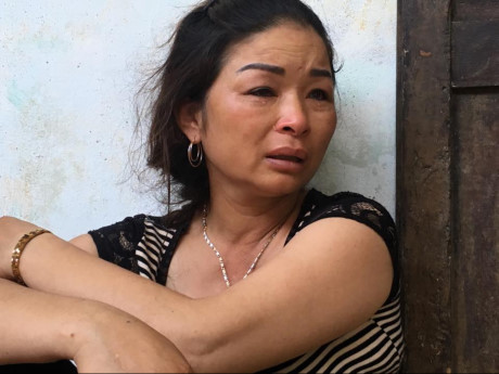 5 người bị điện giật chết: Đám tang đẫm nước mắt vùng quê nghèo