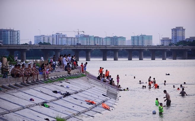 Nắng nóng kinh hoàng còn kéo dài, đừng bỏ qua 8 lưu ý sau đây