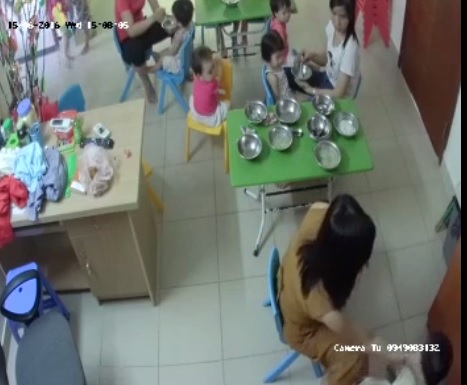 3 bé tuổi ở Hà Nội bị cô giáo véo, tát bôm bốp vào mặt khi ăn
