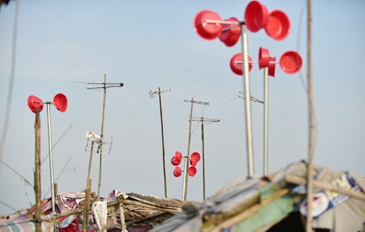 Máy phát điện 'chậu nhựa' độc đáo ở làng chài ven sông Hồng