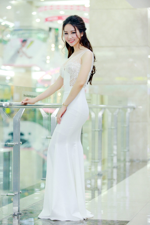 Style sao 27/6: Diệu Ngọc trẻ trung cuốn hút, Kim Tuyến sexy