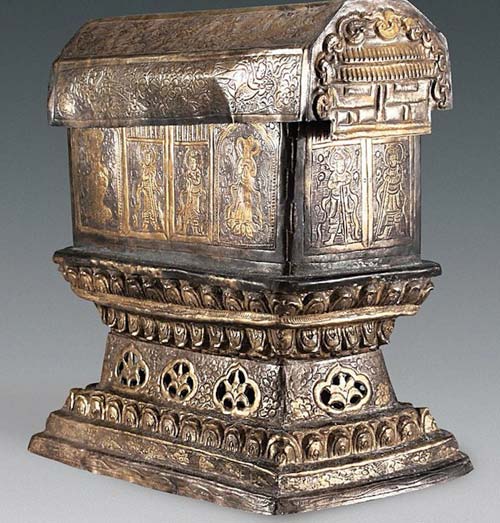 Phát hiện xương sọ trong chiếc rương 1000 năm của Đức Phật