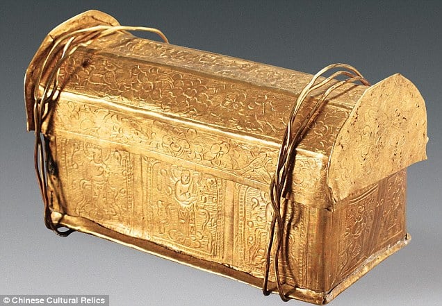 Phát hiện xương sọ trong chiếc rương 1000 năm của Đức Phật