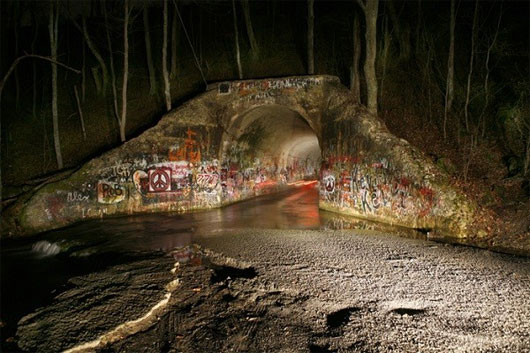 Rùng rợn những đường hầm nổi tiếng “bị ma ám” trên thế giới