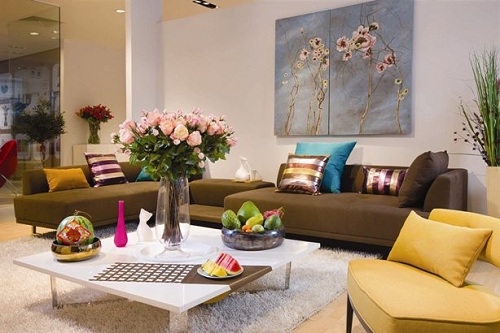 Trang trí phòng khách đẹp tuyệt với những lọ hoa đầy quyến rũ