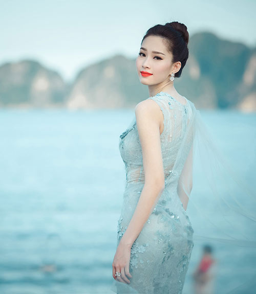 Hoa hậu Đặng Thu Thảo mong manh đẹp tựa nữ thần 